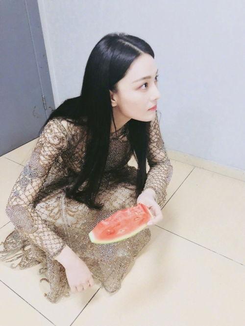 周佳佳吃瓜,揭秘娱乐圈幕后故事